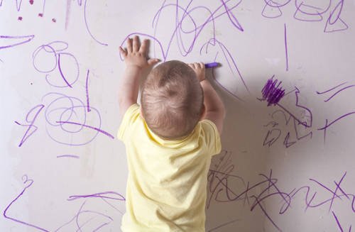 壁の落書きをきれいに消す方法 未然に防ぐための工夫は Chiik チーク 乳幼児 小学生までの知育 教育メディア