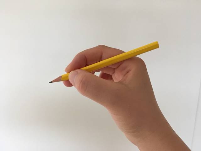 鉛筆 の 持ち 方 矯正