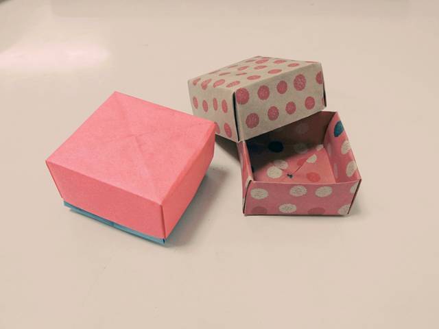 子どもが1分でできる簡単折り紙シリーズ⑤「小さな箱」を折り紙で作 