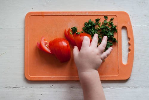 トマトの簡単な離乳食メニュー 下ごしらえと保存のポイント Chiik チーク 乳幼児 小学生までの知育 教育メディア