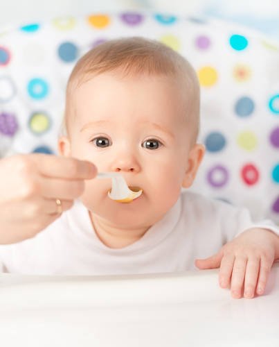 赤ちゃんのはじめてのスプーンの選び方 練習方法は Chiik チーク 乳幼児 小学生までの知育 教育メディア