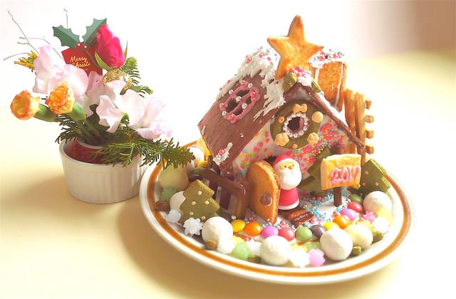 人気のお菓子の家キットをクリスマスに親子で手作りしました Chiik チーク 乳幼児 小学生までの知育 教育メディア
