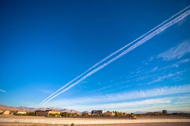 ひこうき雲 1200px-Korean_Air_Airbus_A380-