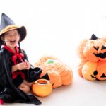 ハロウィンの仮装をする子ども