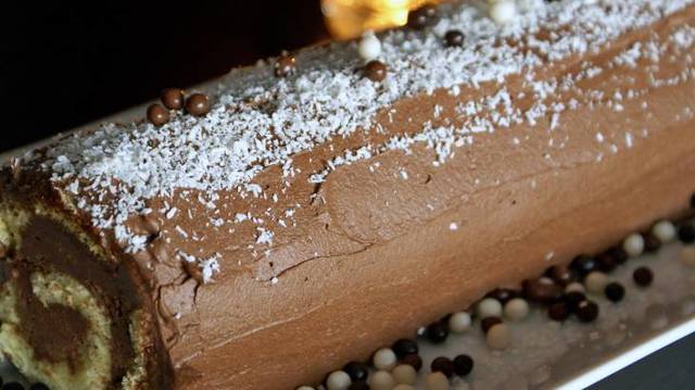 Bûche de noël traditionnelle au chocolat - recette de la bûche (la pâte) par Chef Simon (30712)