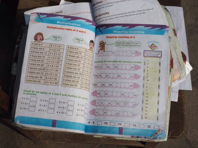 ネパールの小学一年生の教科書