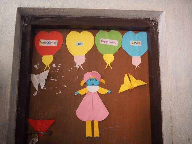 ネパールの幼稚園のドア