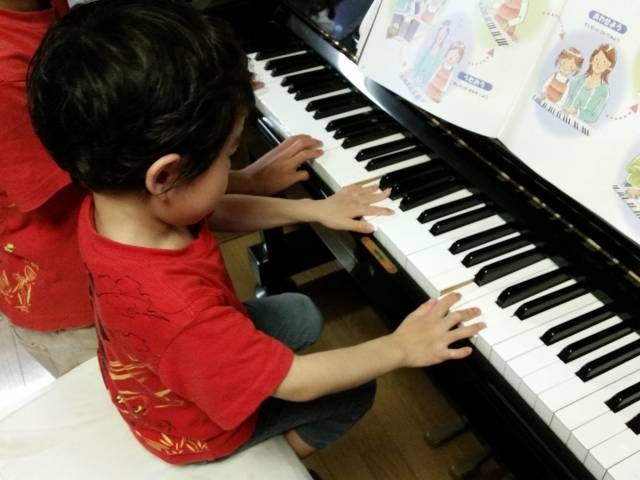 「子ども ピアノ」に関する写真｜写真素材なら「写真AC」無料（フリー）ダウンロードOK (41715)