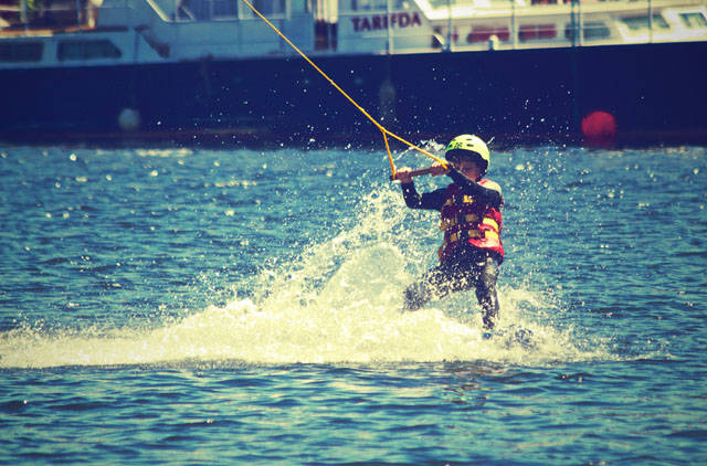 Free image of waterskiing, boy, child - StockSnap.io (44562)