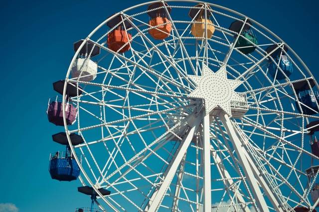 White Steel Ferris Wheel · Free Stock Photo (52608)