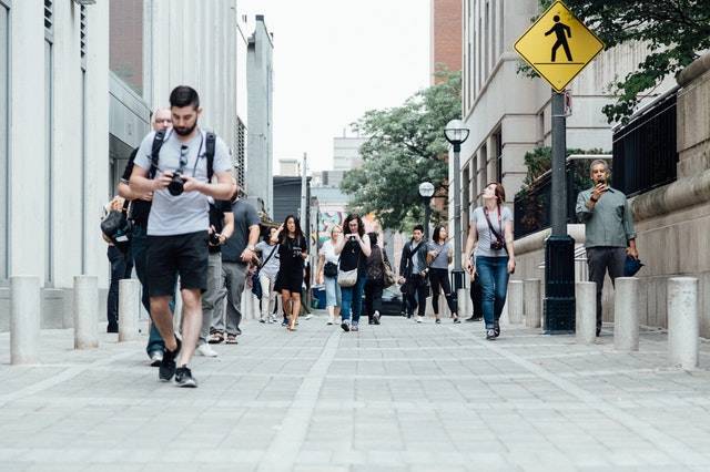 People Walking on Alleyway during Daytime · Free Stock Photo (56782)