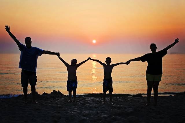 Free photo: Family, Sunset, Beach, Happiness - Free Image on Pixabay - 2611748 (78667)
