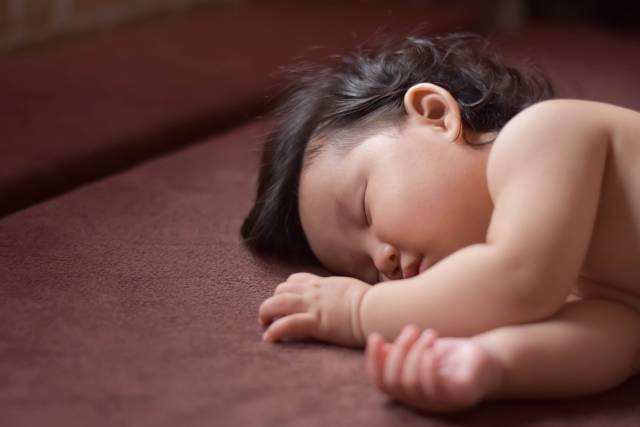 すやすや眠る赤ちゃん｜写真素材なら「写真AC」無料（フリー）ダウンロードOK (82801)