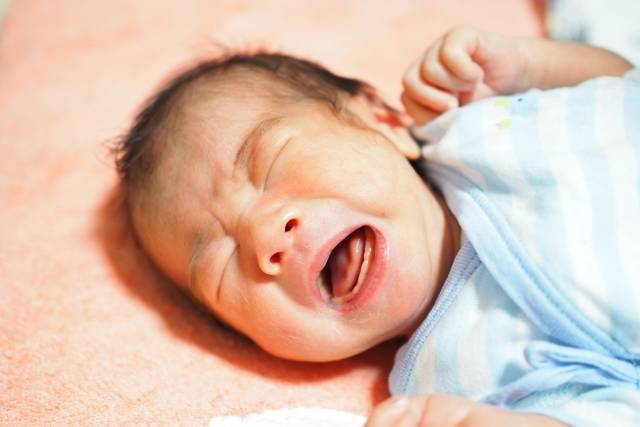 赤ちゃんの泣き顔｜写真素材なら「写真AC」無料（フリー）ダウンロードOK (84635)