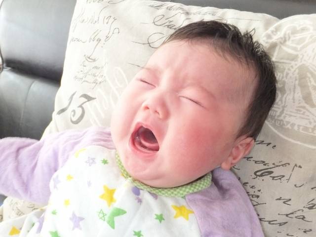 赤ちゃんの泣き顔　3｜写真素材なら「写真AC」無料（フリー）ダウンロードOK (88882)