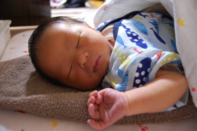 お昼寝をする赤ちゃん｜写真素材なら「写真AC」無料（フリー）ダウンロードOK (97799)