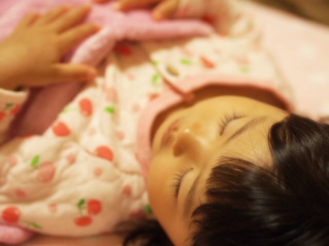 女の子の寝顔｜写真素材なら「写真AC」無料（フリー）ダウンロードOK (100433)
