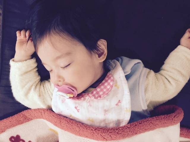 すやすや眠る赤ちゃん5｜写真素材なら「写真AC」無料（フリー）ダウンロードOK (101309)