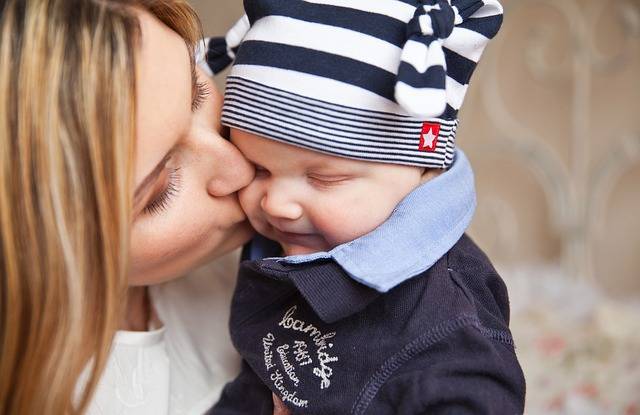 赤ちゃん お母さんと赤ちゃん 母のキス · Pixabayの無料写真 (105954)