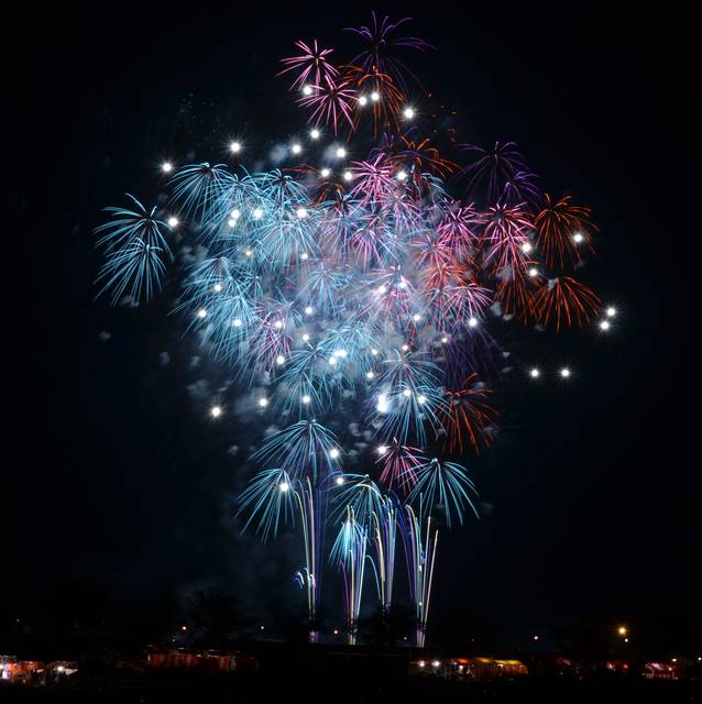 File:Tsuchiura Fireworks Competition 2011 a.jpg - Wikimedia Commons (107994)