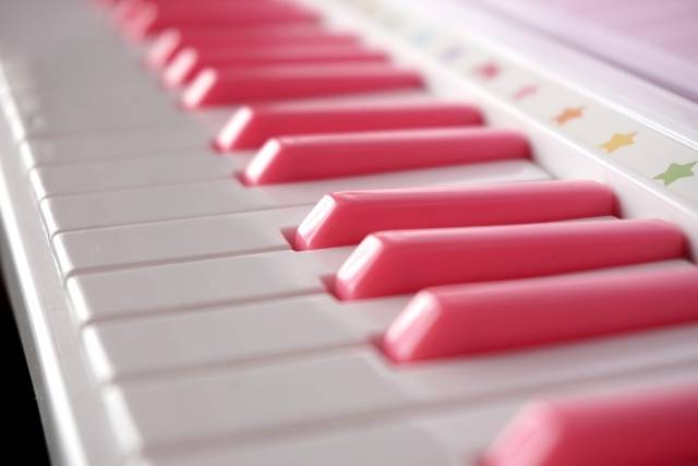 おもちゃのピアノ｜写真素材なら「写真AC」無料（フリー）ダウンロードOK (110223)
