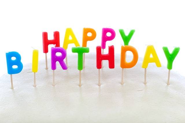 お誕生日に使える英語のフレーズ Happy Birthday 以外の表現とは Chiik