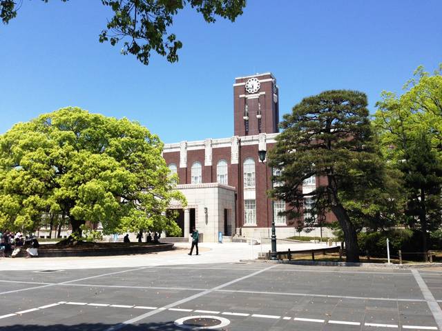 File:Kyoto University Clock Tower.jpg - Wikimedia Commons (122521)