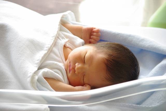 生まれたての赤ちゃん１ - No: 1688412｜写真素材なら「写真AC」無料（フリー）ダウンロードOK (128718)
