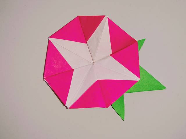 折り紙で作る葉っぱ付き朝顔 子どもにも折れる簡単な折り方 Chiik