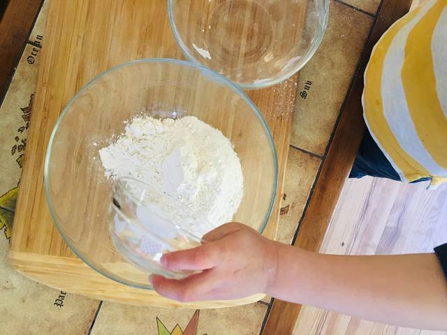簡単 小麦粉粘土の作り方 子どもと一緒に手作りしよう Chiik チーク 乳幼児 小学生までの知育 教育メディア