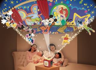 Amazon | 【Amazon.co.jp限定】 ディズニーキャラクターズ 天井いっぱい! おやすみホームシアター ミッキーハンド型 ポインター付き | 寝かしつけ用おもちゃ | おもちゃ 通販 (57279)